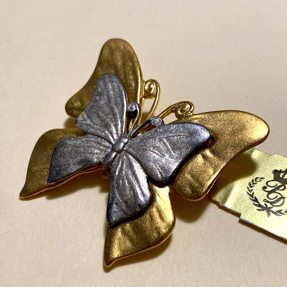 Butterfly metal brooch - Picture 2 of 8